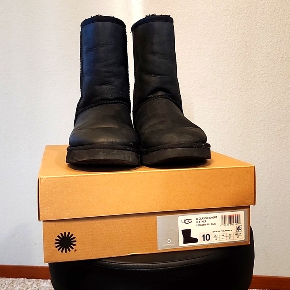 UGG AUSTRALIA  Classic Short Leather Boots SZ 10